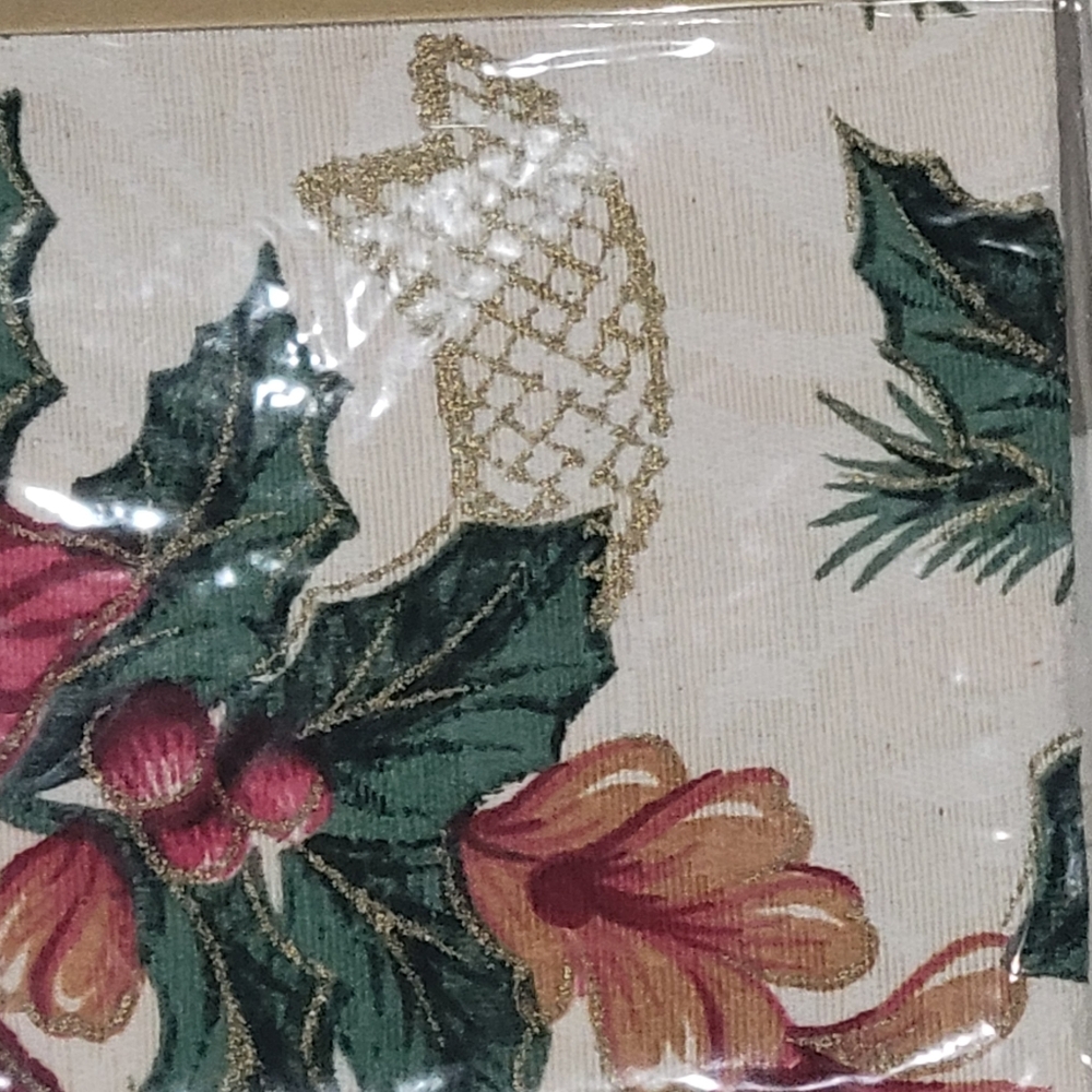 Vintage Royal Poinsetta Fabric Napkins Holly, Berries, Christmas Spain NWT - Picture 3 of 7